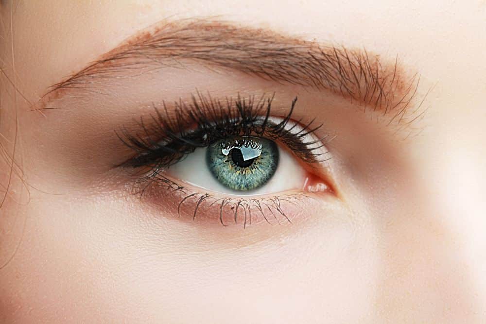 Jak zrobić delikatny makijaż oka na co dzień?