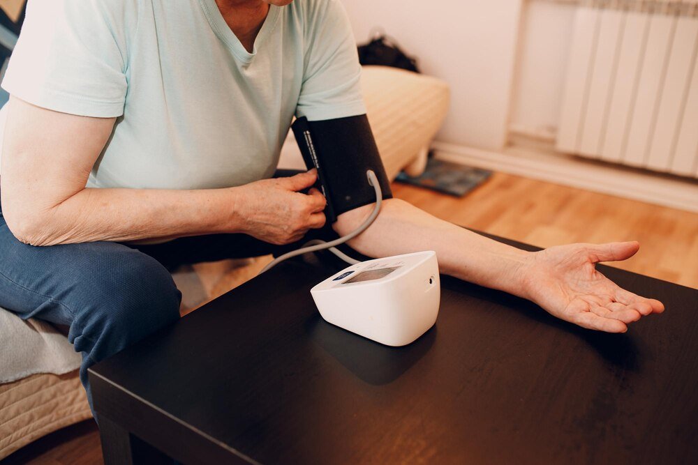 Jaki ciśnieniomierz kupić? Poradnik wyboru najlepszego urządzenia