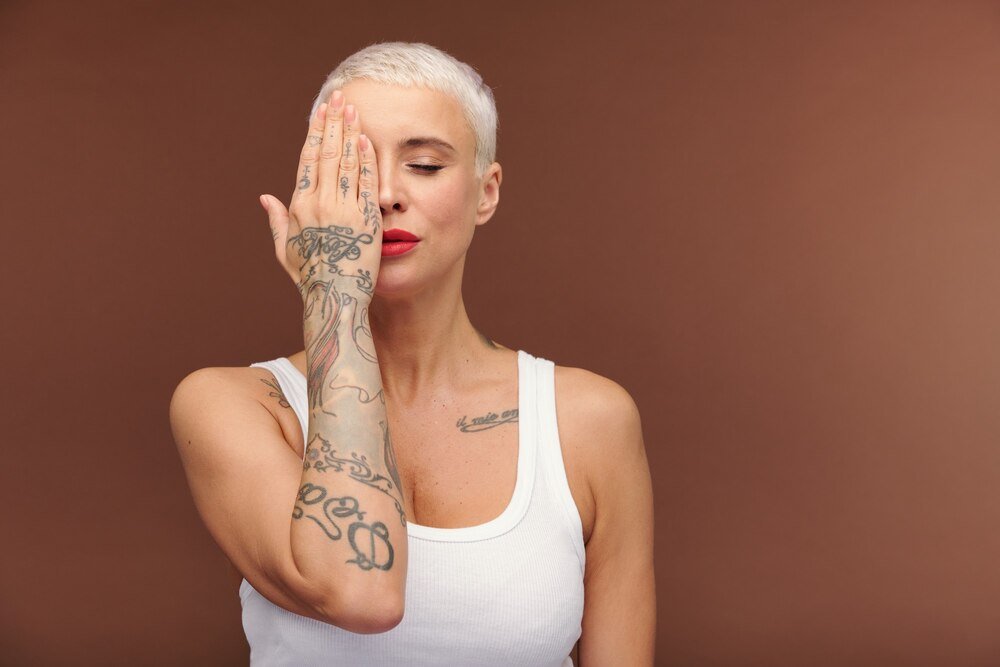 Czy usuwanie tatuażu boli – odczucia, znieczulenie, powikłania